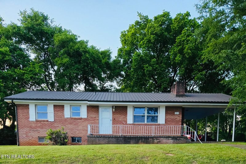 1010 W Morris St, Sweetwater, TN 37874