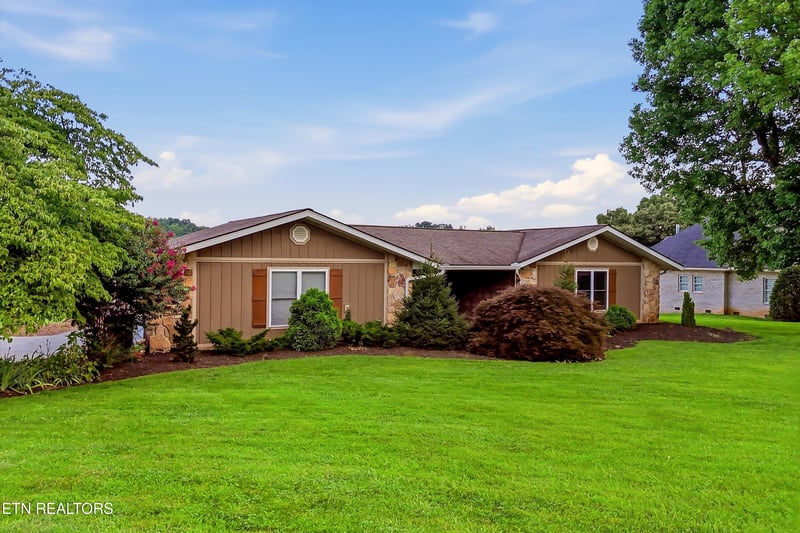 10100 El Pinar Dr, Knoxville, TN 37922