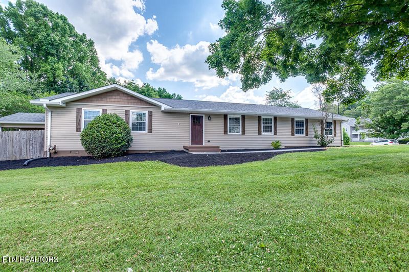 10100 Wolf Den Ln, Knoxville, TN 37932