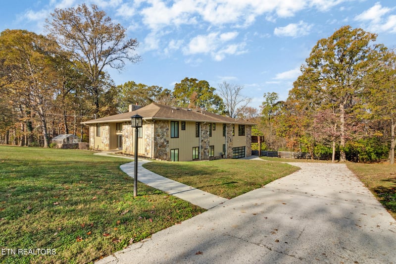 10105 Loma Dr, Knoxville, TN 37922