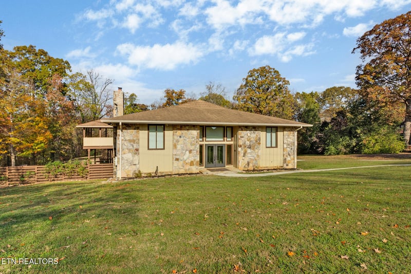 10105 Loma Dr, Knoxville, TN 37922