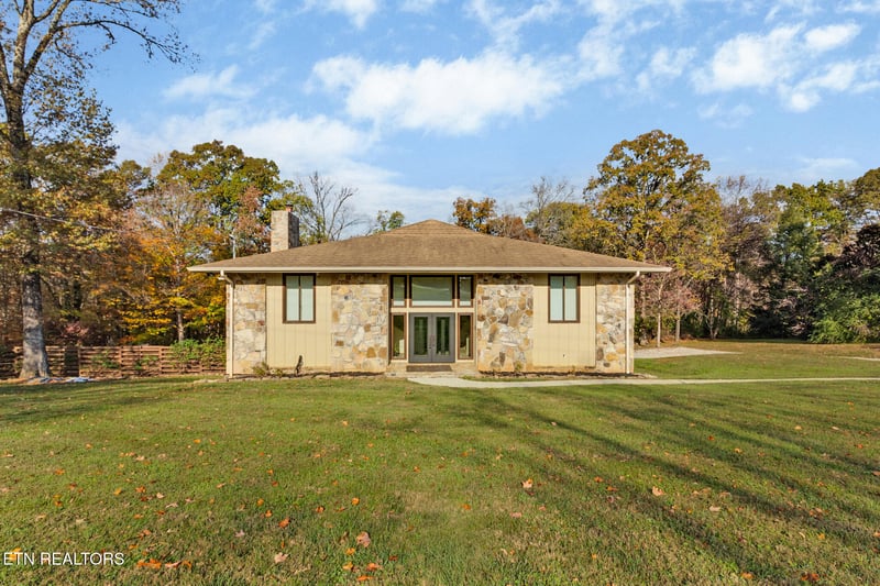 10105 Loma Dr, Knoxville, TN 37922