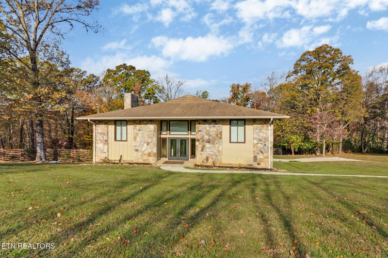 10105 Loma Dr, Knoxville, TN 37922