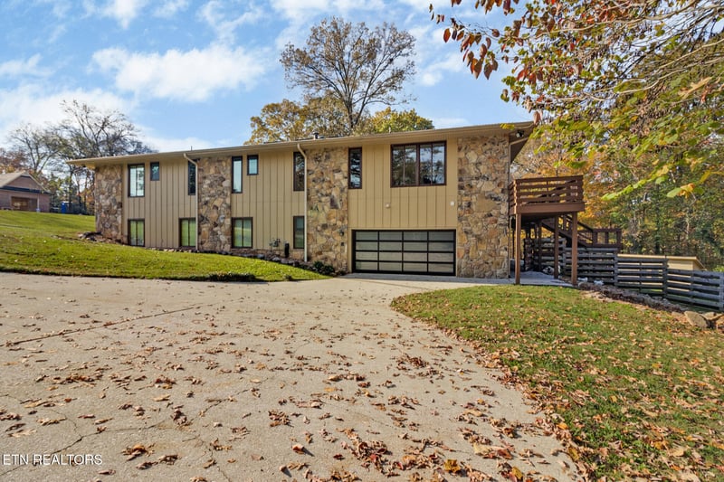 10105 Loma Dr, Knoxville, TN 37922