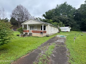 10108 Petros Hwy, Oliver Springs, TN 37840
