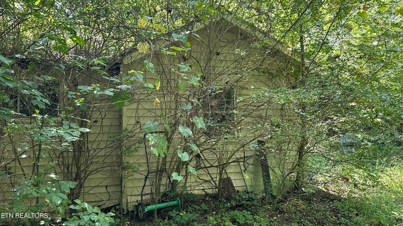 1011 Bazel Rd, Harriman, TN 37748