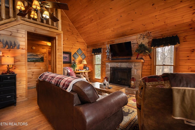 1011 Elm Cir, Sevierville, TN 37876