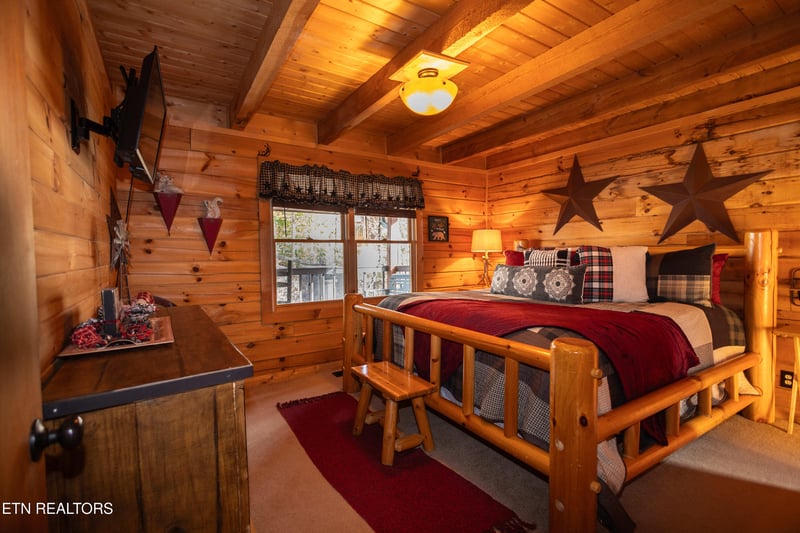 1011 Elm Cir, Sevierville, TN 37876