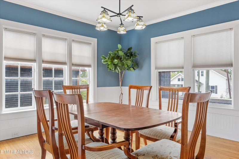 1011 Thompson Pl, Knoxville, TN 37917