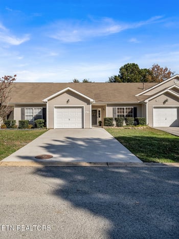 1012 Ashley Michelle Ct, Knoxville, TN 37934