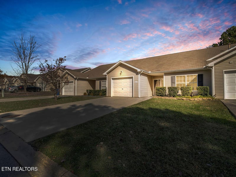 1012 Ashley Michelle Ct, Knoxville, TN 37934