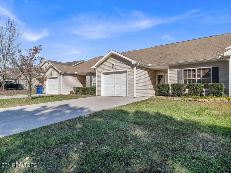 1012 Ashley Michelle Ct, Knoxville, TN 37934