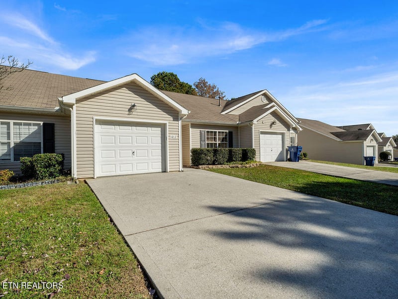 1012 Ashley Michelle Ct, Knoxville, TN 37934