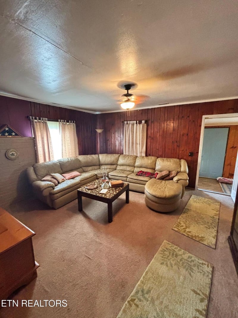 1012 Fourth St, Crossville, TN 38555