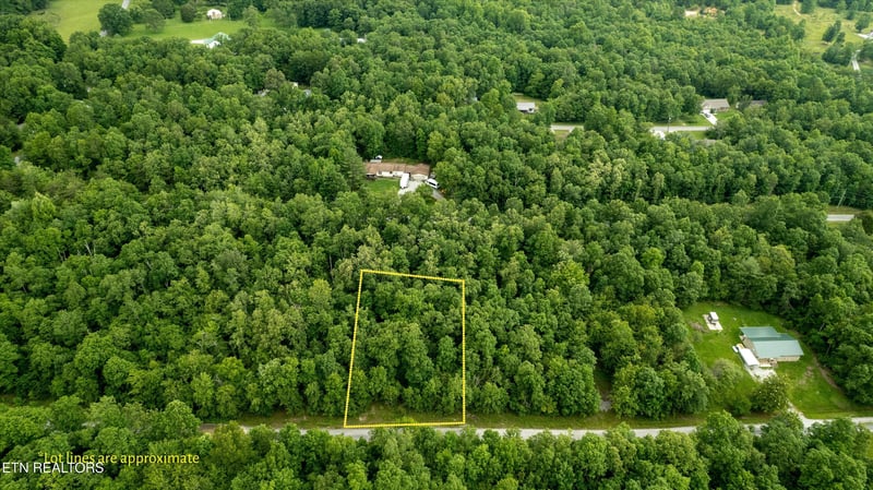 1012 Hopi Dr, Crossville, TN 38572
