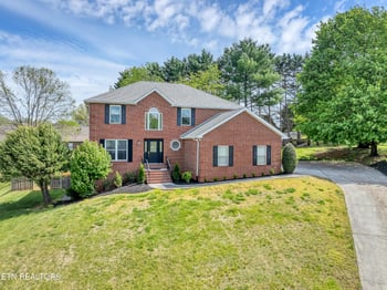 1012 Sandy Ct, Maryville, TN 37803