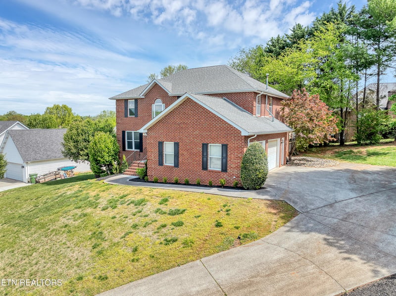 1012 Sandy Ct, Maryville, TN 37803