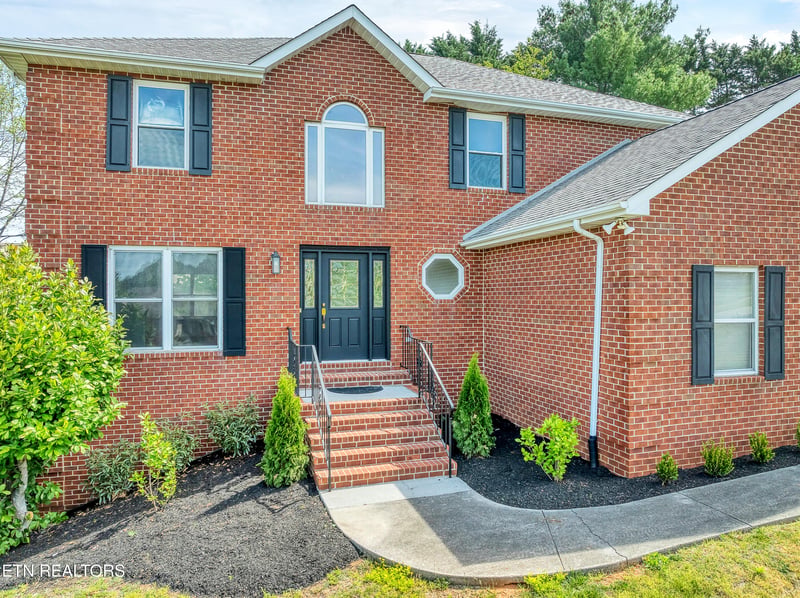 1012 Sandy Ct, Maryville, TN 37803