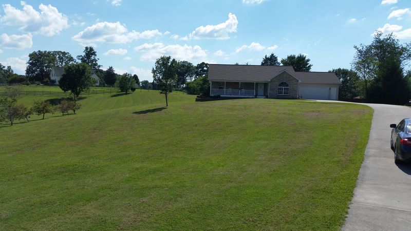 1012 Towns View Dr, Seymour, TN 37865