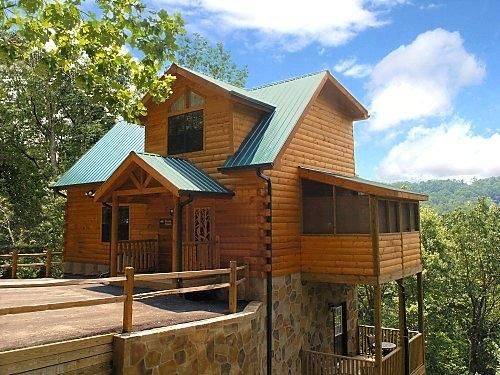 1012 Vine Ct, Sevierville, TN 37876