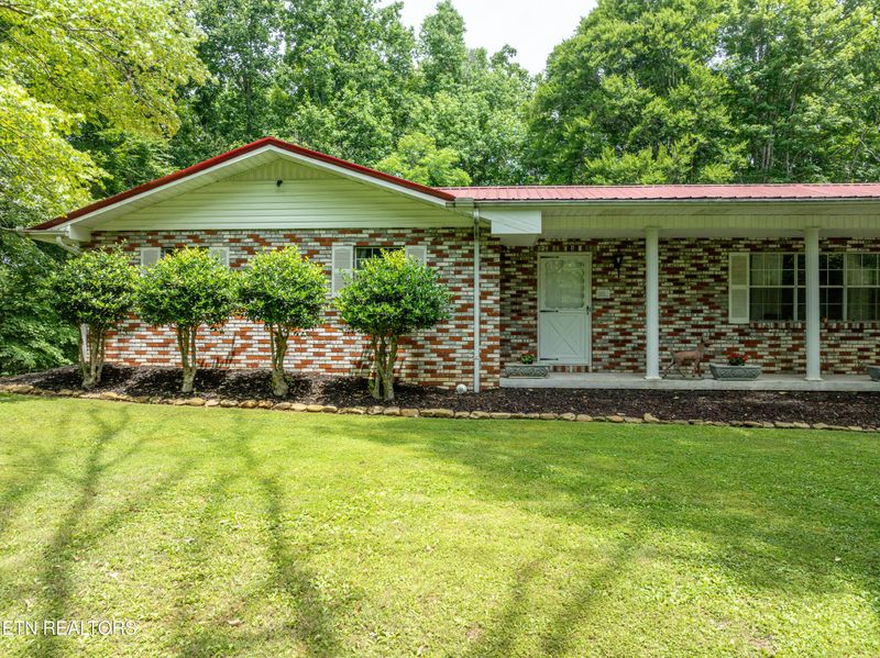 1013 Old Oliver Rd, Walland, TN 37886