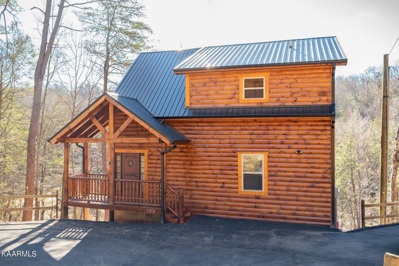 1013 Silver Poplar Ln, Sevierville, TN 37876
