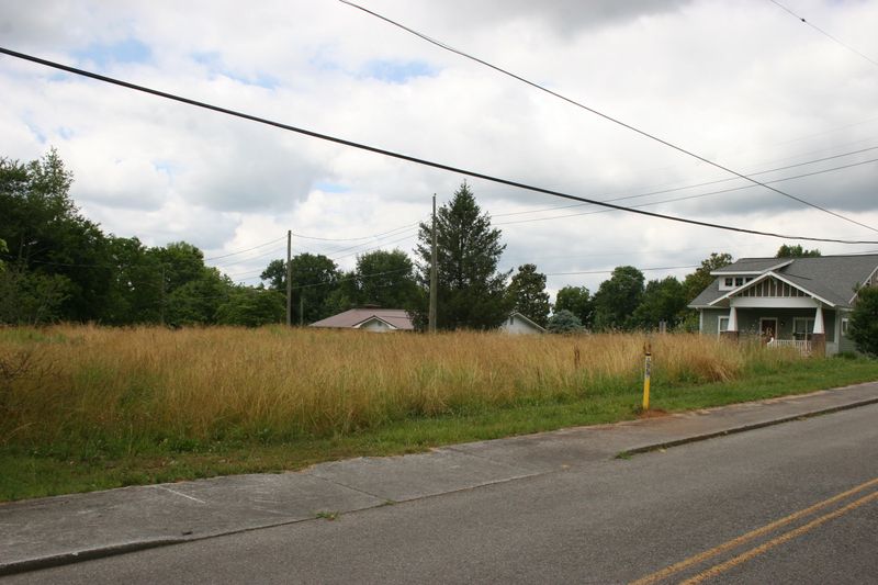 1013 Wright St, Sweetwater, TN 37874