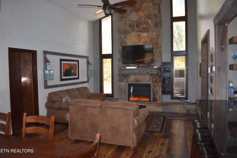 1014 N Ridge Pl, Sevierville, TN 37876