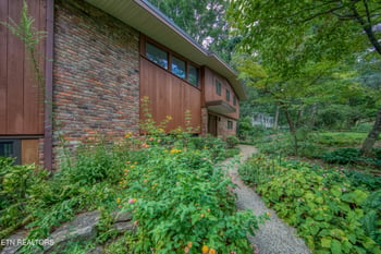 1014 W Outer Dr, Oak Ridge, TN 37830