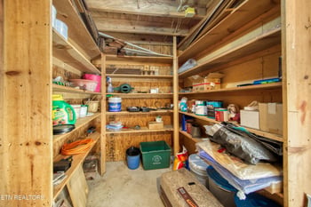 1014 W Outer Dr, Oak Ridge, TN 37830