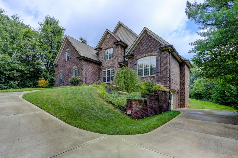 1014 Wallace Rd, Knoxville, TN 37919