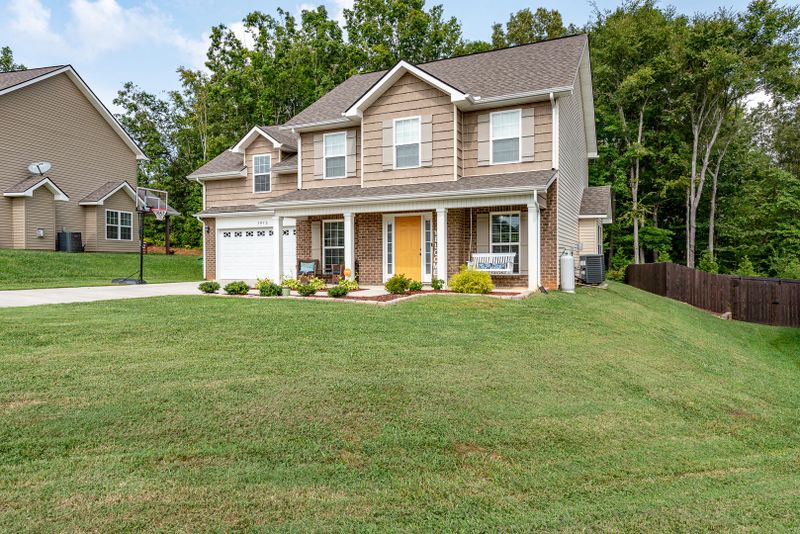 1015 Brooklyn Ln, Maryville, TN 37804