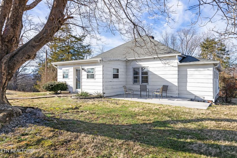 1015 Coolidge Rd, Lafollette, TN 37766