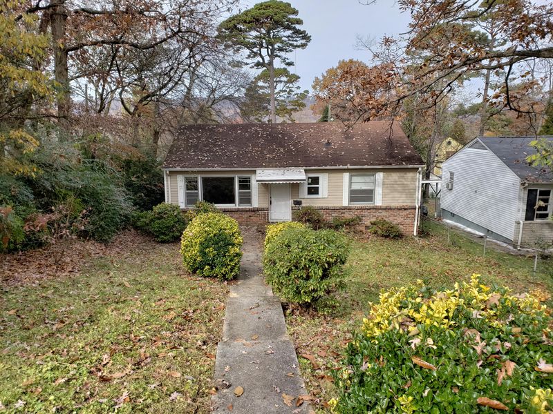 1015 E Oak Hill Ave, Knoxville, TN 37917