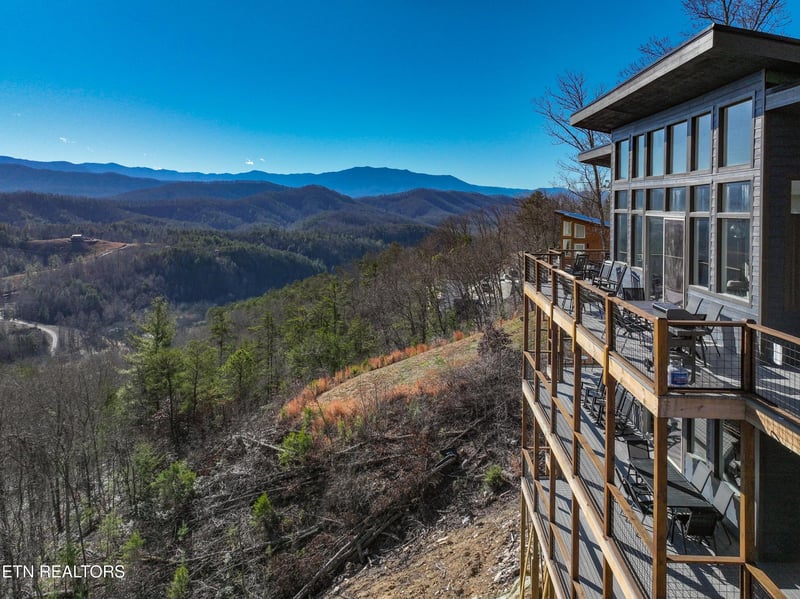 1015 Leslie Way, Sevierville, TN 37876