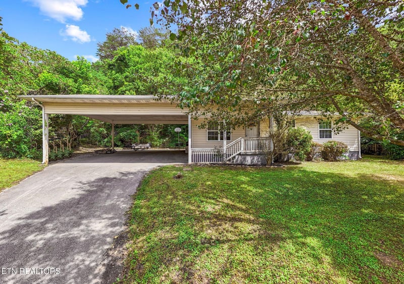1015 Oakville Ln, Sevierville, TN 37862