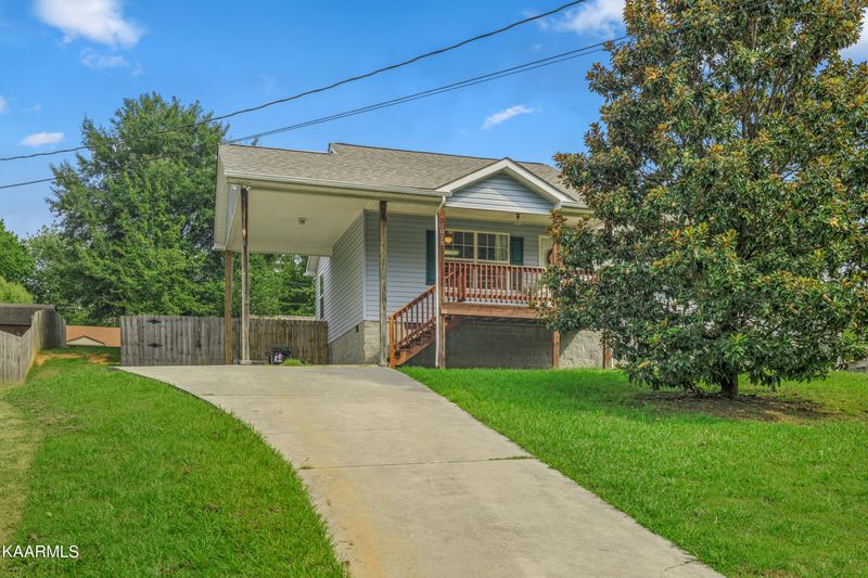 1015 Spring Dr, Knoxville, TN 37920