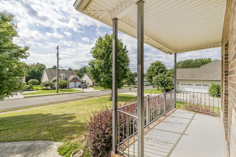 1016 Crestway Dr, Athens, TN 37303