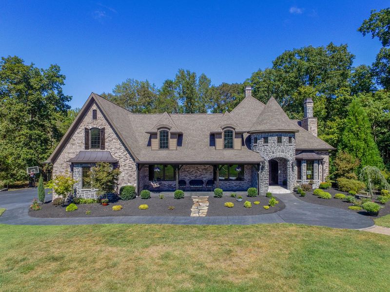 1016 Everett Rd, Knoxville, TN 37932