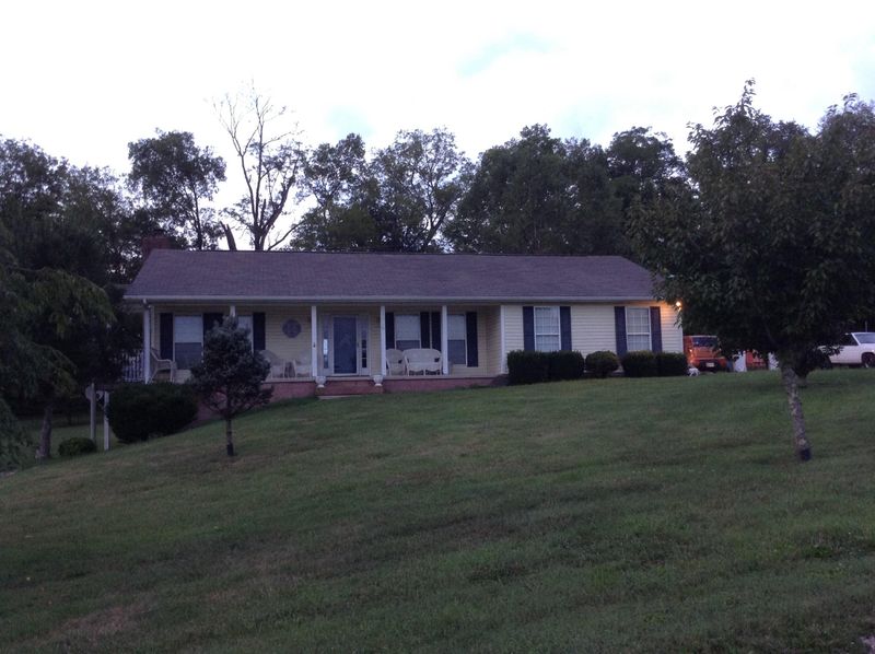 1016 Graves Rd, Strawberry Plains, TN 37871