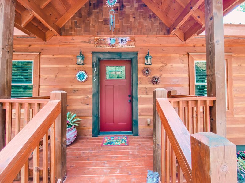 1016 Ravens Ford Way, Sevierville, TN 37876