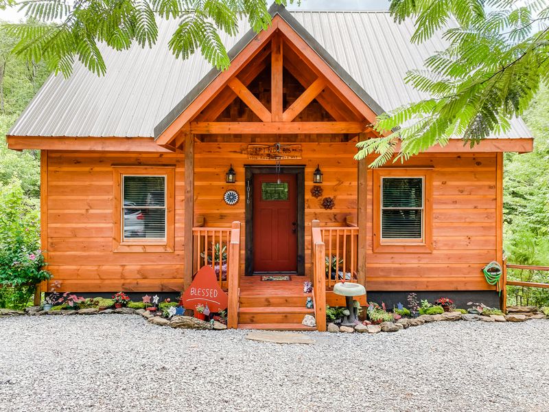 1016 Ravens Ford Way, Sevierville, TN 37876