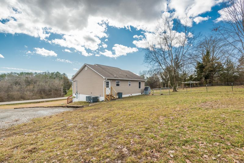 1016 Tazewell Pike, Luttrell, TN 37779