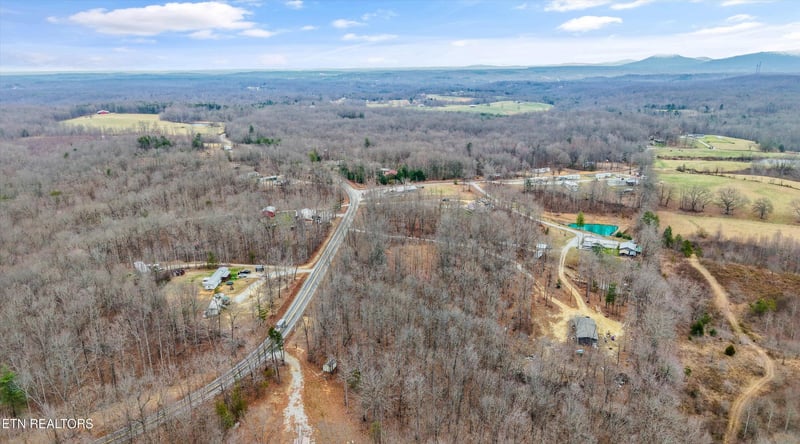 1017 Deer Lodge Hwy, Deer Lodge, TN 37726