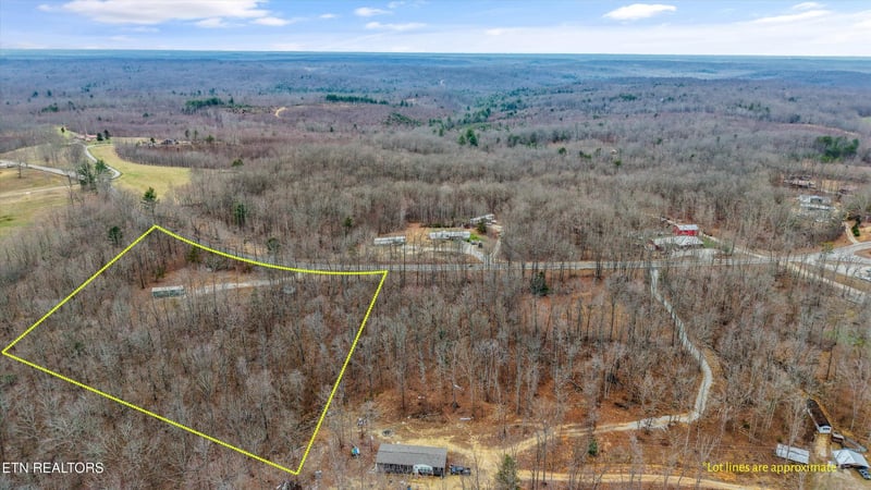 1017 Deer Lodge Hwy, Deer Lodge, TN 37726