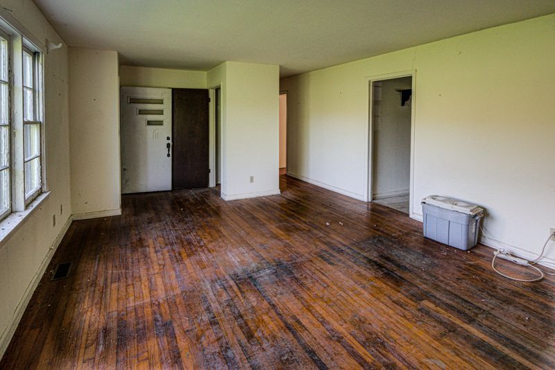 1017 Main St, Jacksboro, TN 37757
