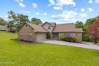 1017 Peterson Ln, Maryville, TN 37803
