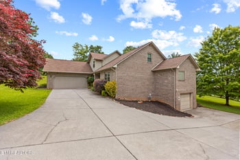 1017 Peterson Ln, Maryville, TN 37803