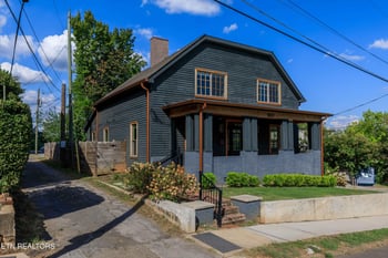1017 Thompson Pl, Knoxville, TN 37917