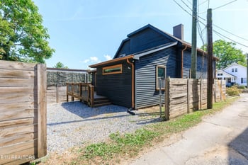 1017 Thompson Pl, Knoxville, TN 37917